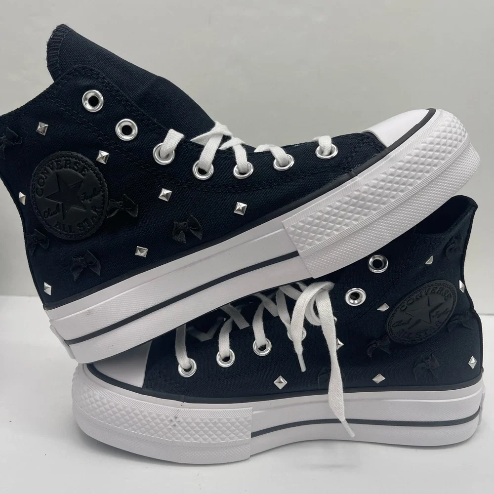 Converse WMNS Black High-Top
CTAS LIFT HI
BLACK/SILVER/WHITE Platform Sneakers - Picture 14 of 15
